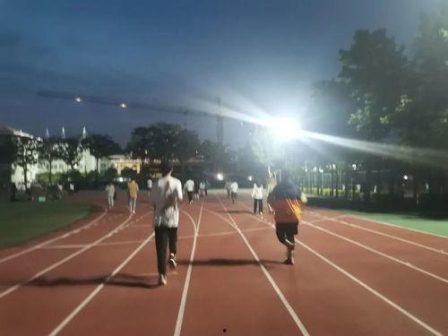 夏季跑步吃瓜视频,清凉一“瓜”——跑步后吃瓜的消暑秘籍